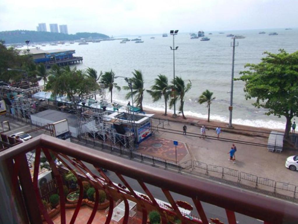 The Red Balcony Inn Pattaya Exterior foto